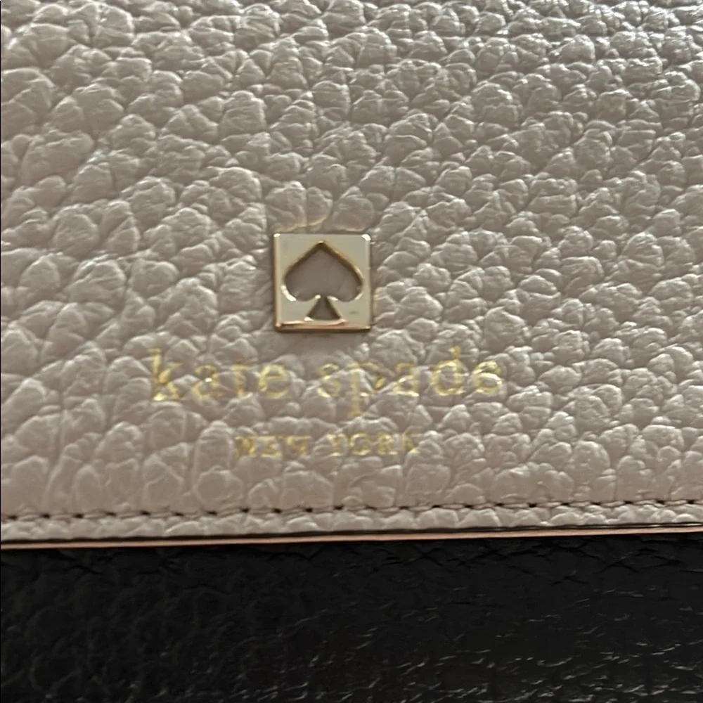 NWOT Kate Spade Stacy Southport Avenue buttermilk black leather wallet